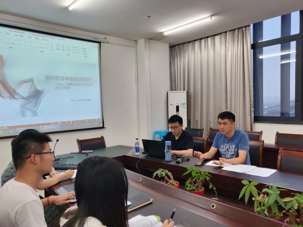李建忠老师就争议问题与同学们展开讨论