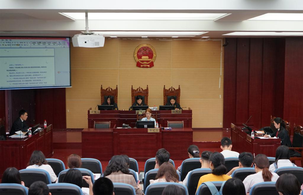 重庆市第一中级人民法院在重庆知识产权学院模拟法庭公开审理反不正当竞争案件