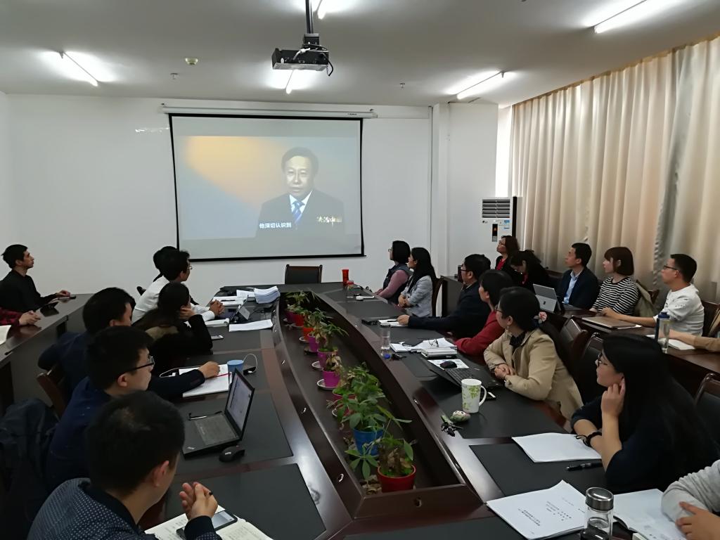 全体党员和教职工观看政论专题片《法治中?--奉法者强? border=